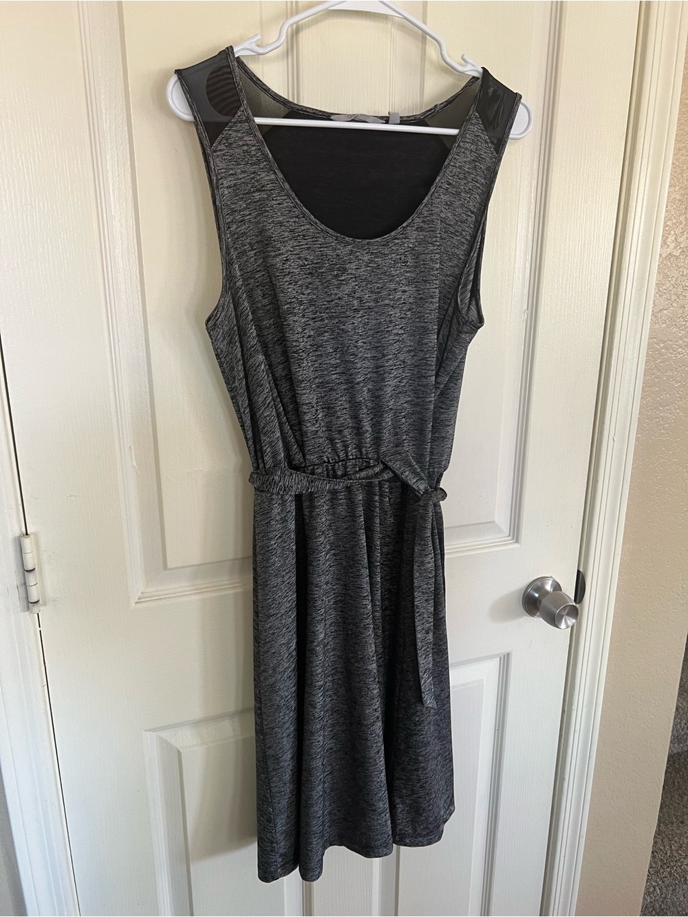 Athleta Gray Space Dye Sleeveless Tie Waist Dress Mesh Shoulder Size Large - Picture 6 of 9